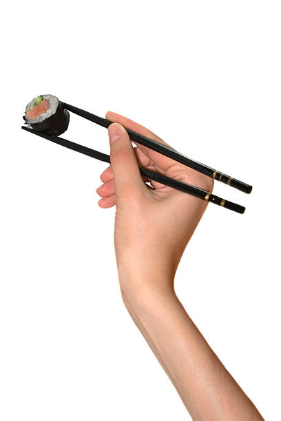 mão com chopstick leva sushi japonês em fundo branco - susi imagens e fotografias de stock