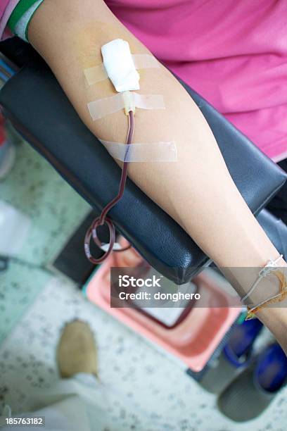 Foto de Closeup Do Sangue Extração De Laboratório e mais fotos de stock de Clínica Médica - Clínica Médica, Dar, Dor
