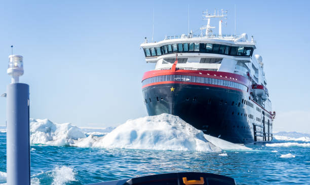 Close up of the Hurtigruten icebreaking cruise ship the MS Fridtjof Nansen in amongst icebergs in Ilulissat, Greenland Close up of the Hurtigruten icebreaking cruise ship the MS Fridtjof Nansen in amongst icebergs in Ilulissat, Greenland on 17 July 2022 disko bay stock pictures, royalty-free photos & images