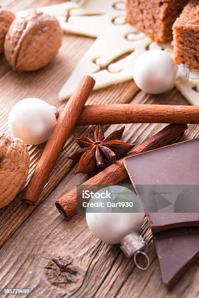 Foto de De Gingerbread e mais fotos de stock de Adulto - Adulto, Amor, Assado no Forno