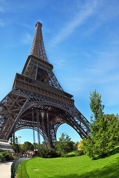 istock Park at the foot of  Eiffel Tower 185773703