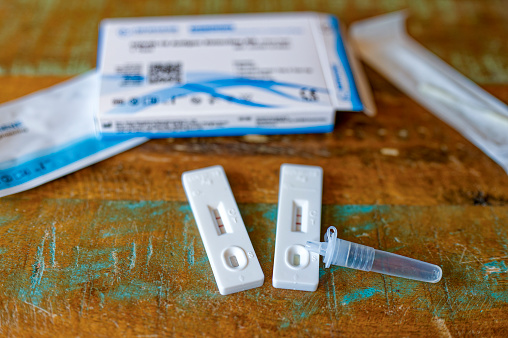 Test kit for detecting a corona infection with two positive test results.