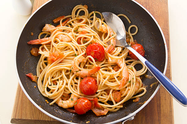 istock Shrimps And Spaghetti In Pan 185774851