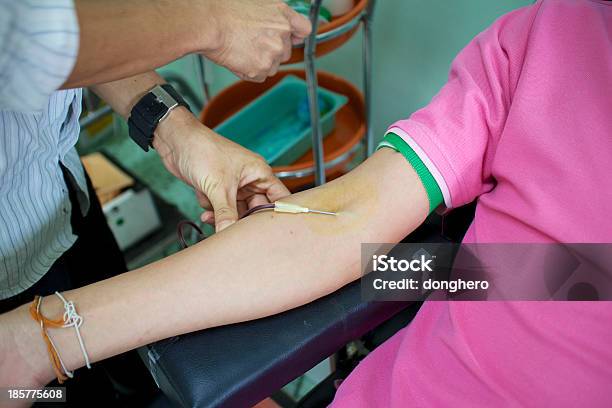 Foto de Closeup Do Sangue Extração De Laboratório e mais fotos de stock de Anemia - Anemia, Assistência, Bolsa - Objeto manufaturado