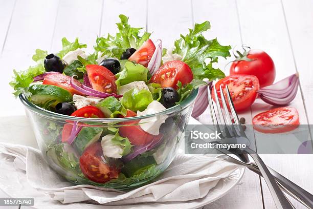 Griechischer Salat Stockfoto und mehr Bilder von Blattgemüse - Blattgemüse, Feta, Fotografie