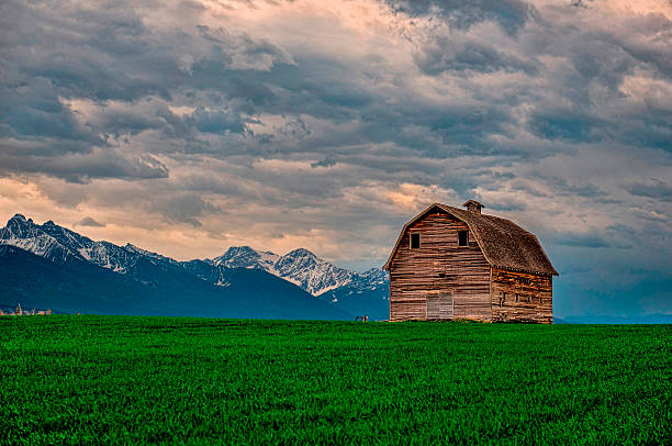 Barn Large barn in Flathead Valley, northwestern Montana with storm. missoula stock pictures, royalty-free photos & images