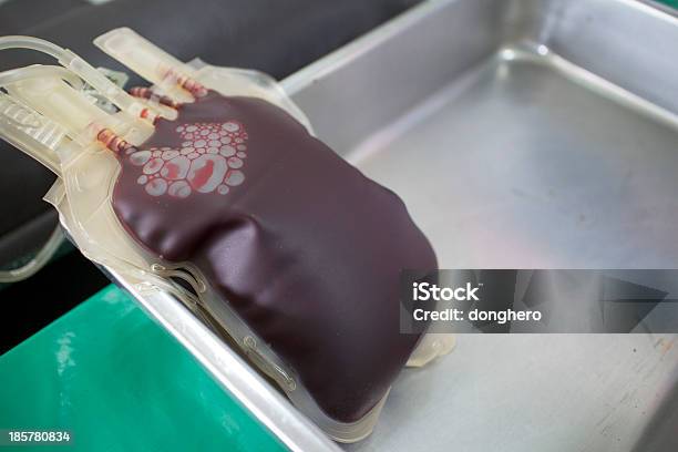 Foto de Closeup Do Sangue Extração De Laboratório e mais fotos de stock de Anemia - Anemia, Assistência, Caixa de Doação