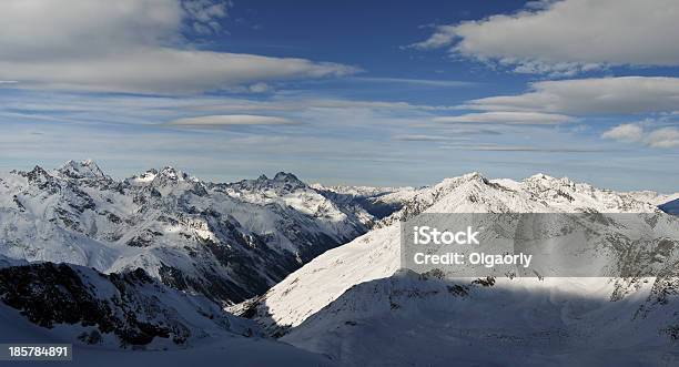 Montanha De Inverno Na Áustria - Fotografias de stock e mais imagens de Ao Ar Livre - Ao Ar Livre, Azul, Branco