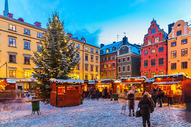 Christmas fair in Stockholm, Sweden Beautiful snowy winter scenery of Christmas holiday fair at the Big Square (Stortorget) in the Old Town (Gamla Stan) in Stockholm, Sweden stockholm stock pictures, royalty-free photos & images