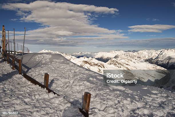 Montanha De Inverno Na Áustria - Fotografias de stock e mais imagens de Admirar a Vista - Admirar a Vista, Ao Ar Livre, Azul