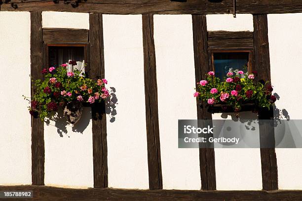 Muchas Flores En Una Ventanaabstract Foto de stock y más banco de imágenes de Aire libre - Aire libre, Anticuado, Arquitectura exterior