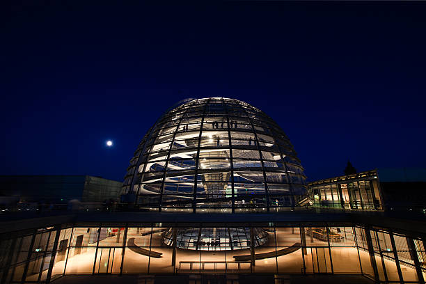 istock Reichstag dome exterior 185792912