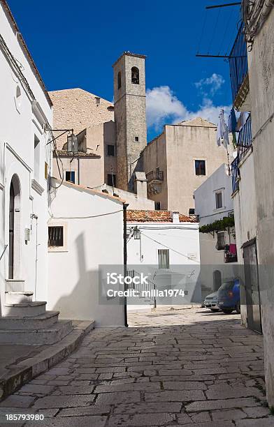 Photo libre de droit de Alleyway Monte Sant Angelo Les Pouilles Litalie banque d'images et plus d'images libres de droit de Antique