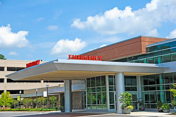 Hospital Emergency Room New Modern Hospital Emergency Room Entrance hospital emergency sign stock pictures, royalty-free photos & images