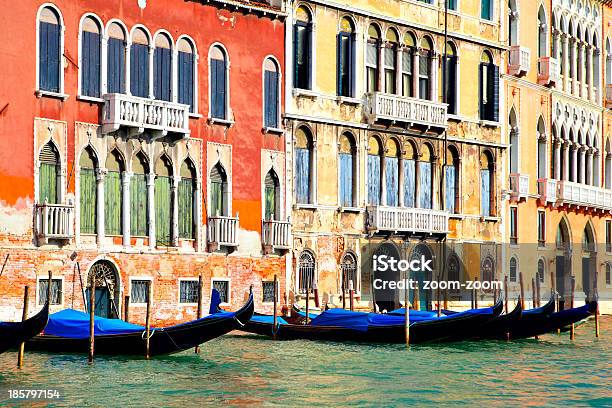 Gondole Sul Canal Grande - Fotografie stock e altre immagini di Ambientazione esterna - Ambientazione esterna, Architettura, Autunno