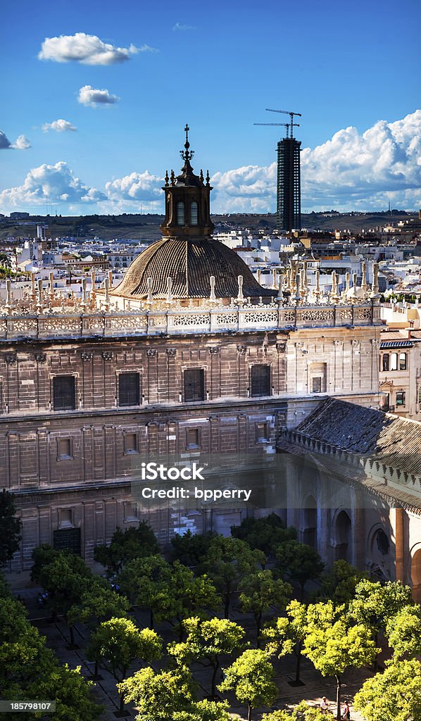Widok na miasto z Giralda Tower Dome Katedra Najświętszej Marii Panny w Sewilli w Hiszpanii - Zbiór zdjęć royalty-free (Andaluzja)