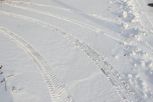 traces of car tires on snow, traces of car tires on white snow