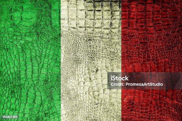 Foto de Bandeira Da Itália Pintados No Luxo Textura De Crocodilo e mais fotos de stock de Acabado