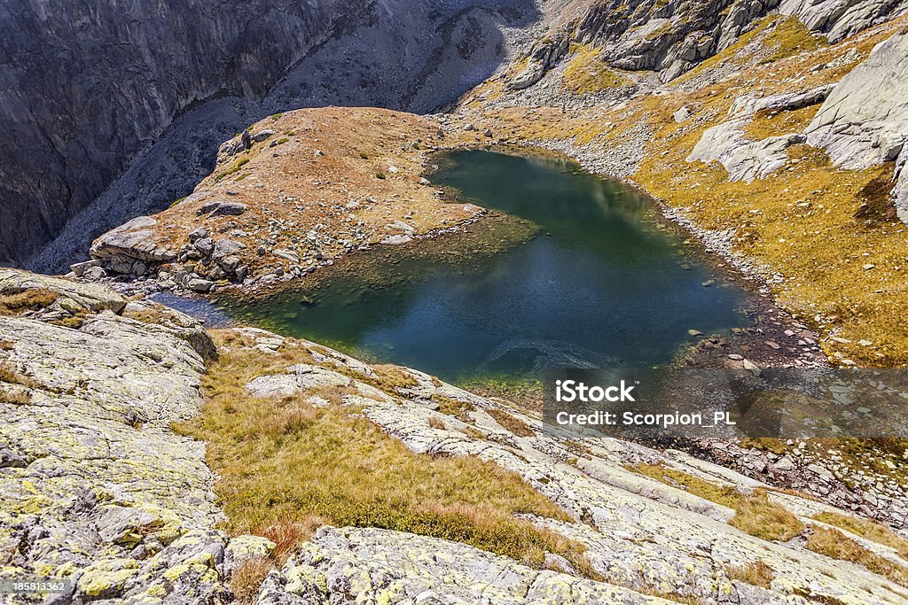 Lago en altas montañas Tatra - Foto de stock de Agua libre de derechos