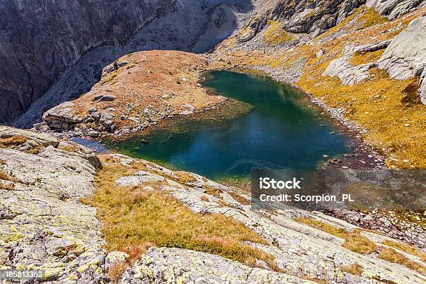 Lago Em Altas Montanhas De Tatra - Fotografias de stock e mais imagens de Alto - Descrição Física - Alto - Descrição Física, Ao Ar Livre, Azul