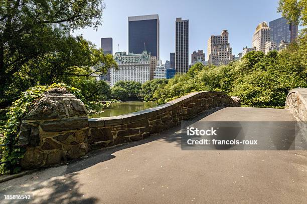 Photo libre de droit de Gatstow Pont Près De Létang De Central Park À Manhattan New York banque d'images et plus d'images libres de droit de Central Park - Manhattan