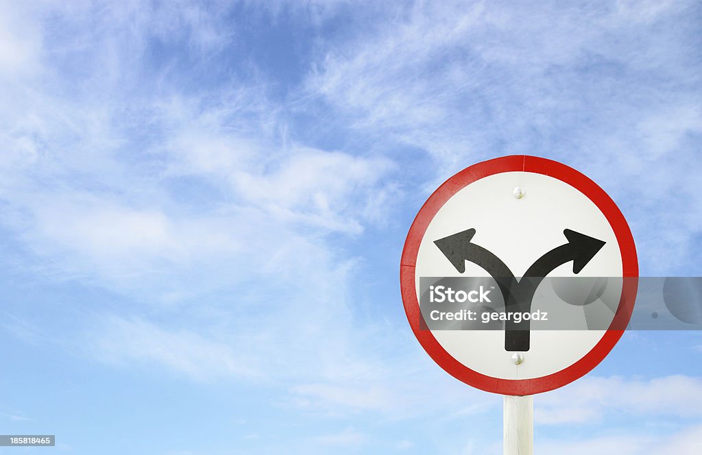 fork junction traffic sign - Lizenzfrei Straßenverkehr Stock-Foto