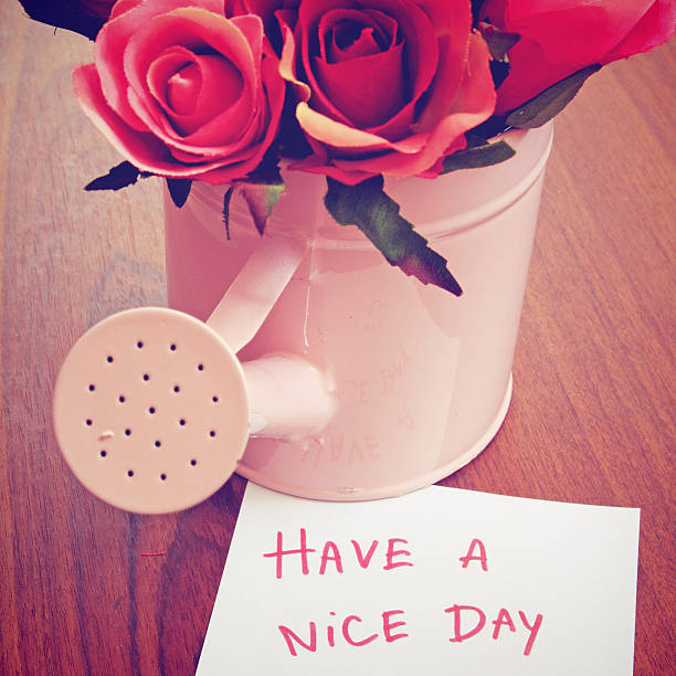 Foto de Uma Mensagem De Bom Dia Com Rosas Com Regador e mais fotos de stock de Bouquet - Bouquet, Caderno de Anotação, Carta - Documento - iStock Foto de Uma Mensagem De Bom Dia Com Rosas Com Regador e mais fotos de stock de Bouquet - Bouquet, Caderno de Anotação, Carta - Documento - iStock