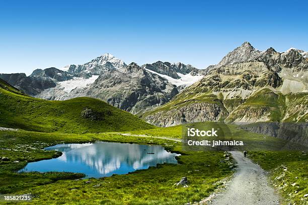 Touristischen Trail In Den Schweizer Alpen Stockfoto und mehr Bilder von Berg - Berg, Schweiz, Weg