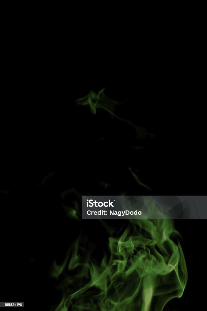 グリーンにブラックの背景炎 - まぶしいのロイヤリティフリーストックフォト