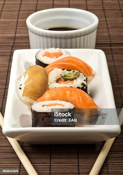 Sushi Stockfoto und mehr Bilder von Avocado - Avocado, Bambus - Material, Erfrischung