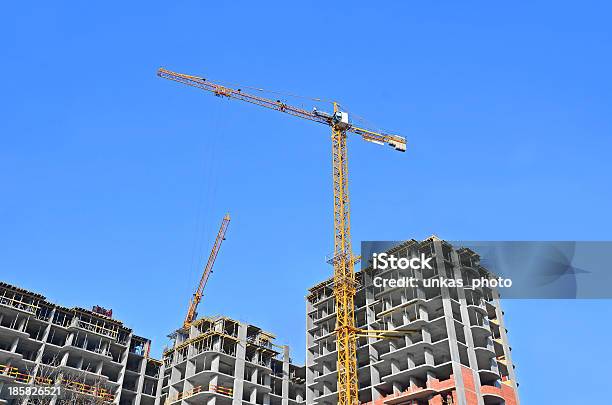 Żuraw I Plac Budowy - zdjęcia stockowe i więcej obrazów Architektura - Architektura, Betonowy, Biurowiec