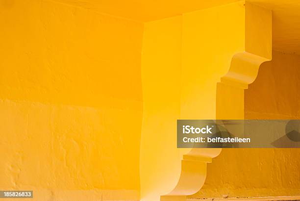 Желтый Adobe Стены — стоковые фотографии и другие картинки Архитектура - Архитектура, Без людей, Горизонтальный