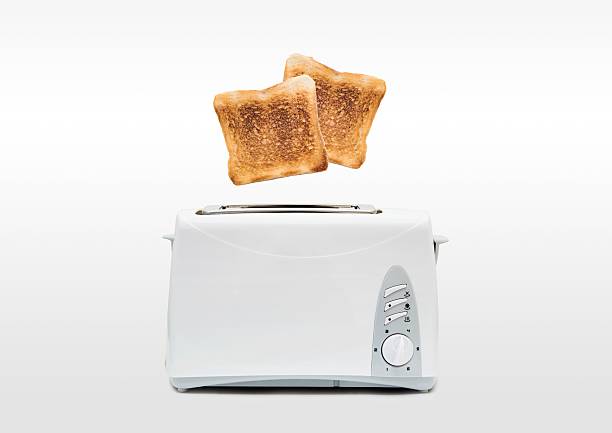 jumping servierte.  zubereitung von frühstück im modernen, toaster - getoastet stock-fotos und bilder