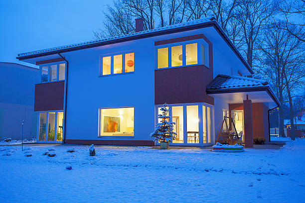 istock Modern minimalistic home in the snow 185832351