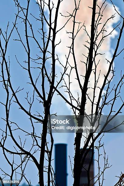 Photo libre de droit de Usine Smokestack banque d'images et plus d'images libres de droit de Cheminée d'usine - Cheminée d'usine, Chimie, Ciel