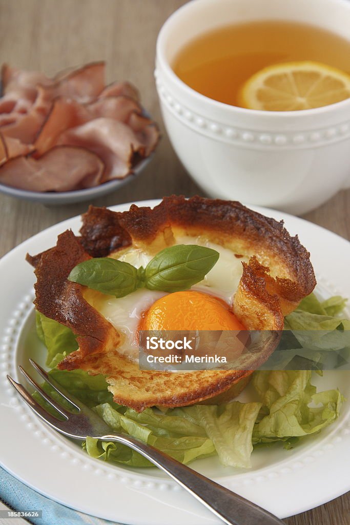 Frittelle fatte in casa con uova e funghi coppe - Foto stock royalty-free di Alimentazione sana