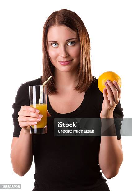 Frau Mit Orange Stockfoto und mehr Bilder von Abnehmen - Abnehmen, Alkoholfreies Getränk, Attraktive Frau