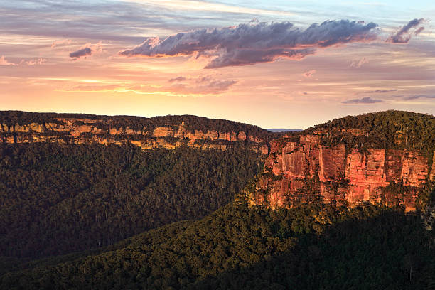 istock Sunrise Kanagra Walls 185841363