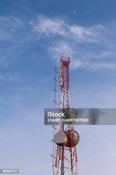 Foto de Torre De Comunicação e mais fotos de stock de Azul - Azul, Comunicação, Comunicação Global