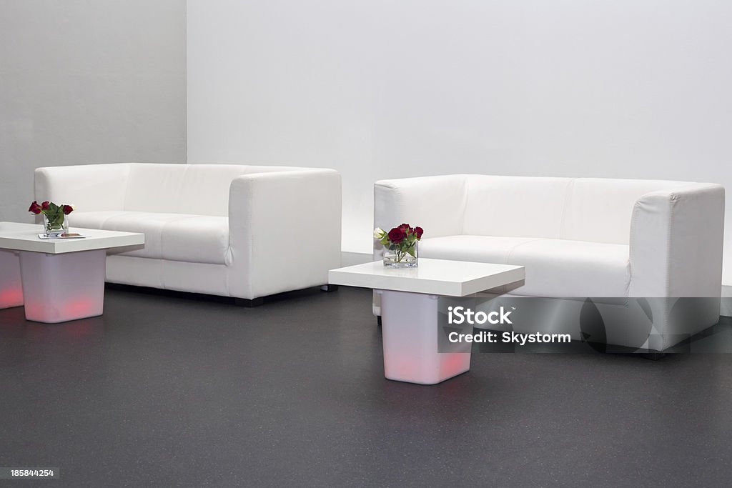 Sofy i stolikami na kawę - Zbiór zdjęć royalty-free (Róża)