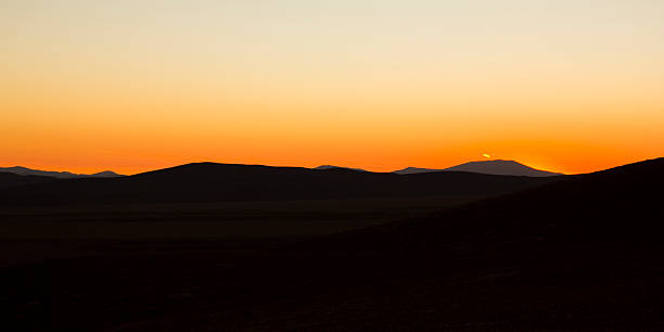 tramonto nel deserto di atacama. - panoramic nature atacama region south america foto e immagini stock