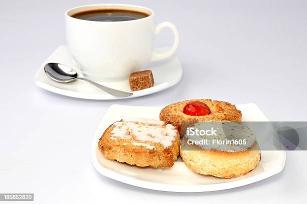 Foto de Café Com Cookies e mais fotos de stock de Ampliação - Ampliação, Ampliação de Baixa Escala, Assar