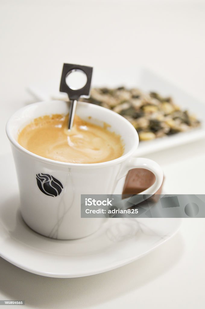 Preparar uma xícara de café nespresso - Foto de stock de Atividades de Fins de Semana royalty-free