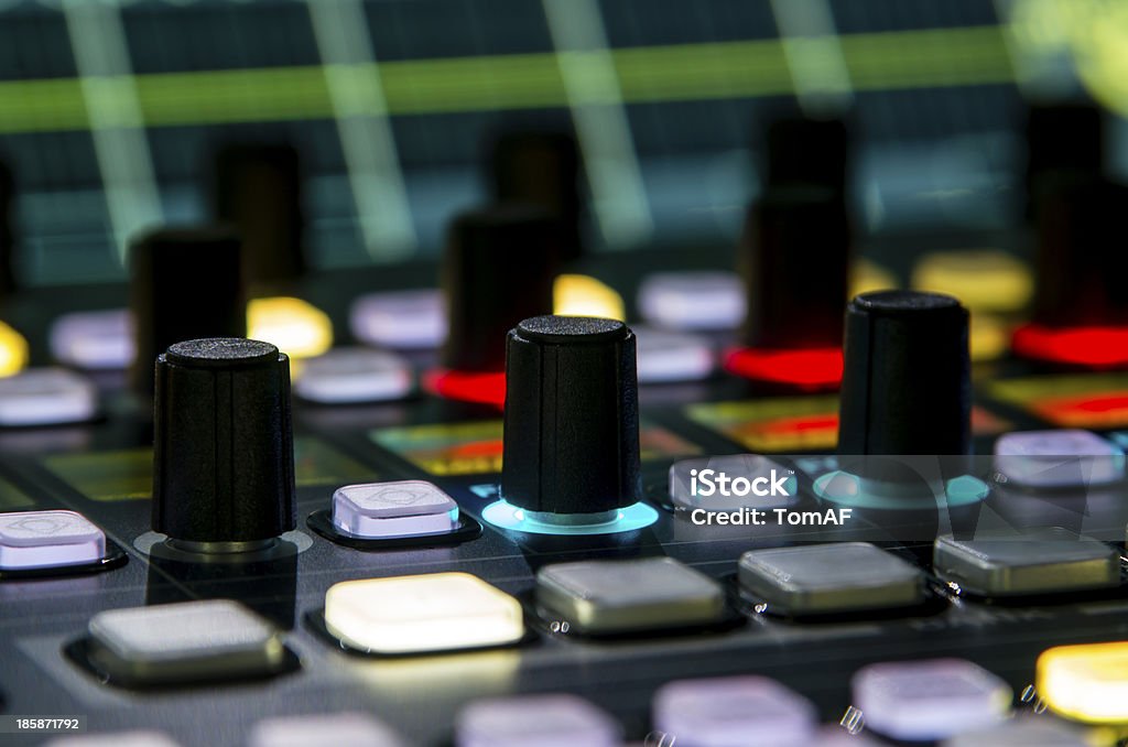 Suono miscelazione console - Foto stock royalty-free di Apparecchiatura di registrazione del suono