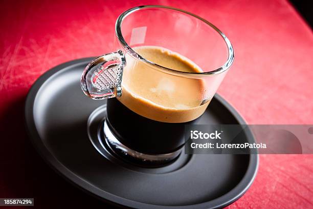 Kawy Filiżanki Espresso - zdjęcia stockowe i więcej obrazów Bez ludzi - Bez ludzi, Brązowy, Czarna kawa