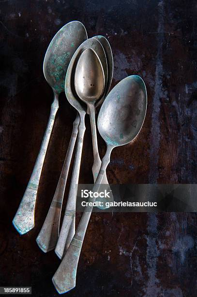 Metal Spoons Foto de stock y más banco de imágenes de Alimento - Alimento, Anticuado, Arpillera