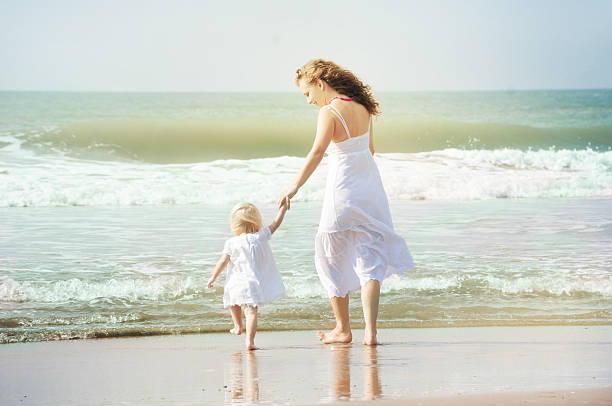 istock Mother and daughter on the beach 185898518