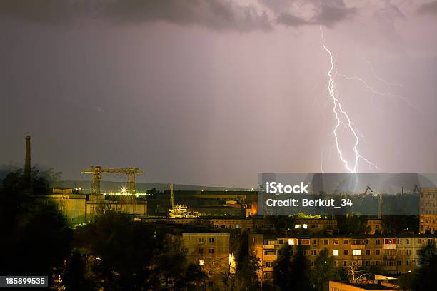 Tempesta Sulla Città Lightning Riprogrammazione Flash - Fotografie stock e altre immagini di Accendere (col fuoco)