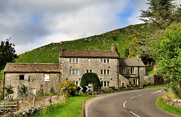 istock Stone built cottage by a road 185903520