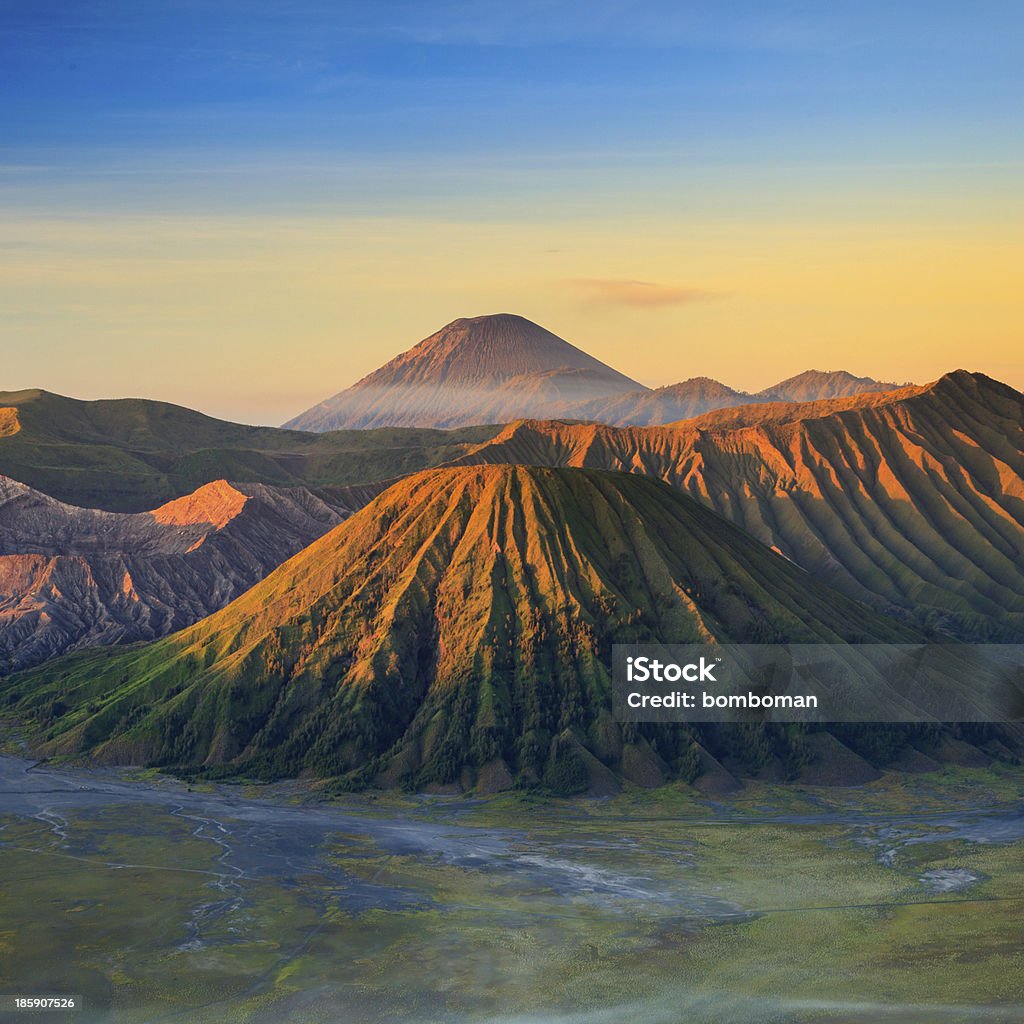 Vulcano Monte Bromo - Foto stock royalty-free di Alba - Crepuscolo